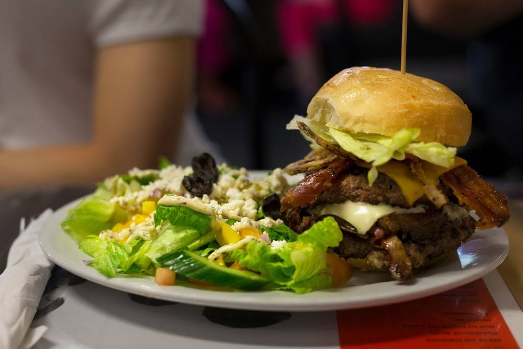 The Crazy Canuck | restaurant | 845 Weber St N, Waterloo, ON N2J 4G8, Canada | 5197472729 OR +1 519-747-2729