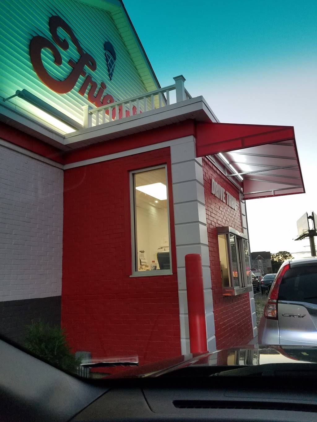 Friendlys | restaurant | 529 Memorial Dr, Chicopee, MA 01020, USA | 4135924221 OR +1 413-592-4221