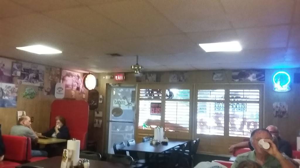 Luigis Pizza | restaurant | 2331 Tamiami Trail E, Naples, FL 34112, USA | 2397756669 OR +1 239-775-6669