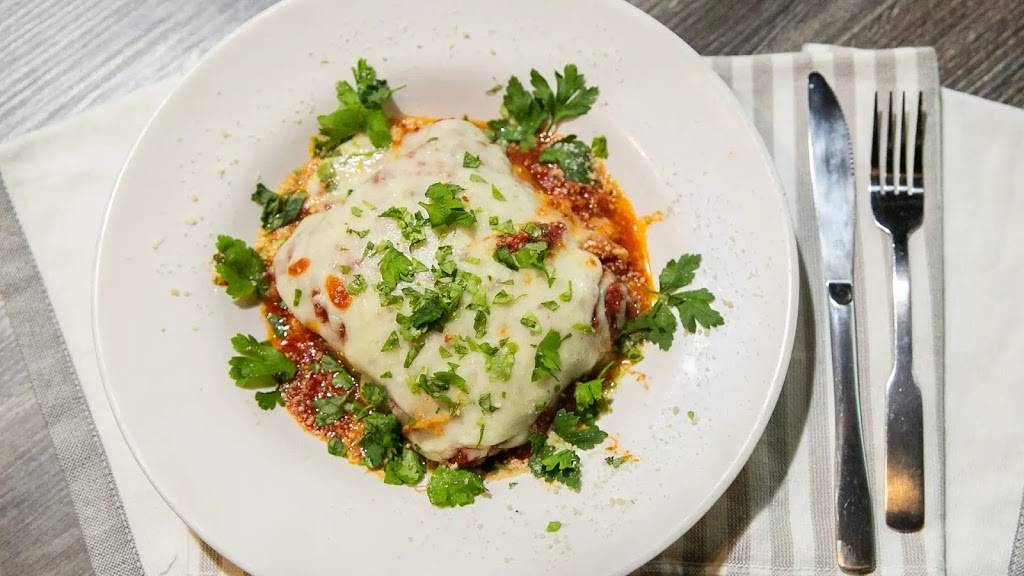 Salernos Express - Aurora | restaurant | Located Inside The Piazza 85, Executive Dr, Aurora, IL 60504, USA | 6309782088 OR +1 630-978-2088