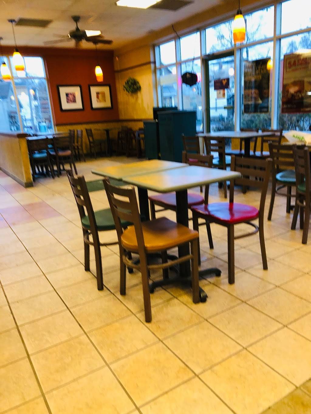 Subway | meal takeaway | 160 Beechwood Ave, Vanier, ON K1L 1A9, Canada | 6137412520 OR +1 613-741-2520