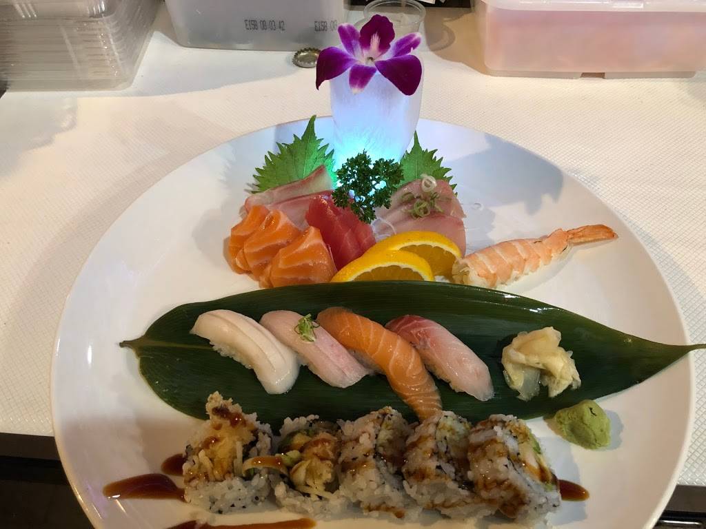 Happy Kitchen & Sushi Bar (open 7 days ） | restaurant | 69 Boone Village, Zionsville, IN 46077, USA | 3177330900 OR +1 317-733-0900