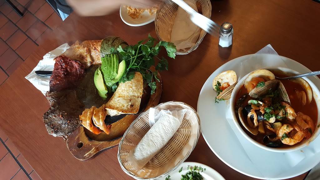 Elenas | restaurant | 5 W Tremont Ave, Bronx, NY 10453, USA | 9177377100 OR +1 917-737-7100