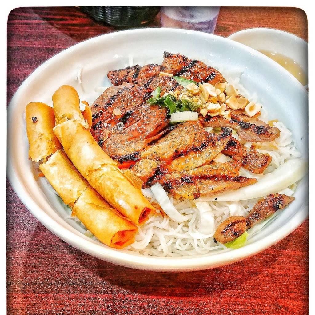 PHO WINDSOR | restaurant | 4450 Walker Rd, Windsor, ON N8W 5S6, Canada | 5199692188 OR +1 519-969-2188