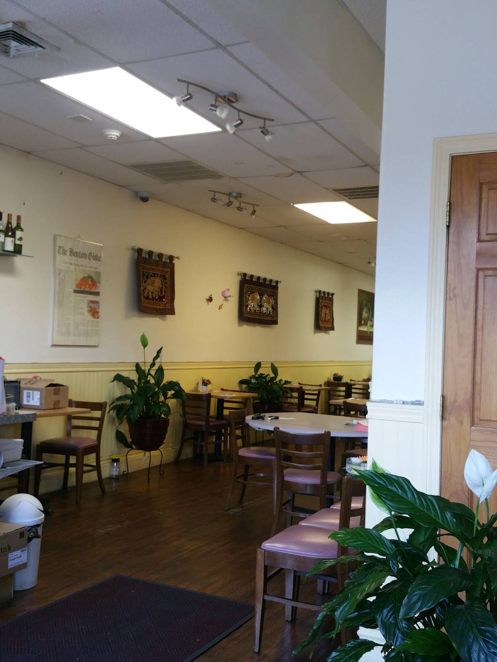 Tom Yum Koong Restaurant | restaurant | 11 Forest St, Medford, MA 02155, USA | 7813930888 OR +1 781-393-0888