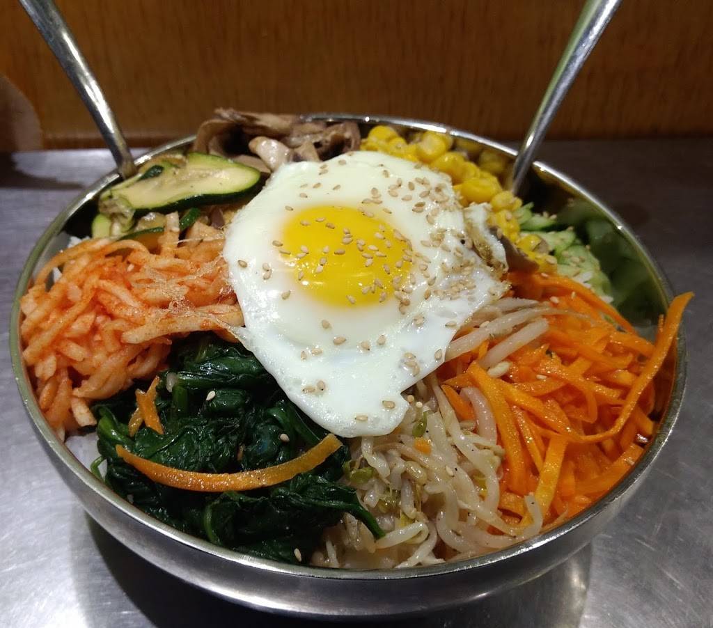 Crisp | restaurant | 2940 N Broadway, Chicago, IL 60657, USA | 7736977610 OR +1 773-697-7610