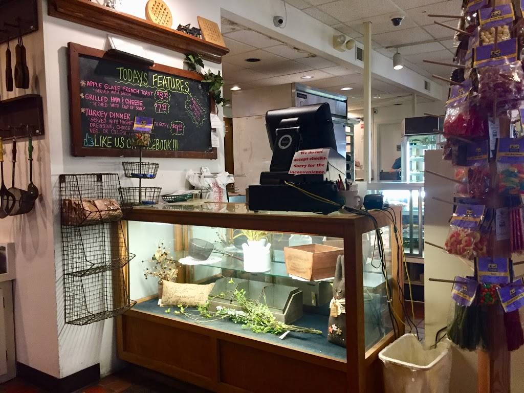 Amish Market Square Inc | bakery | 2850 Whitewater Ave, St Charles, MN 55972, USA | 5079325907 OR +1 507-932-5907