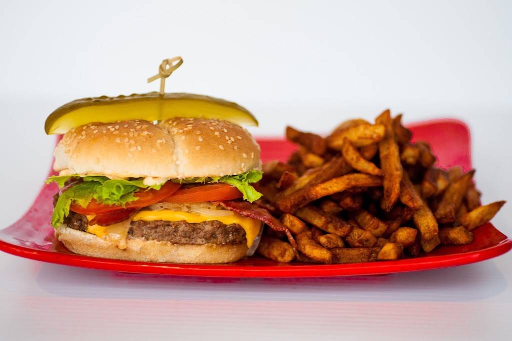 Planète Poutine Et Cie | restaurant | 1W2, 4225 Boulevard des Forges, Trois-Rivières, QC G8Y 2B1, Canada | 8196946000 OR +1 819-694-6000