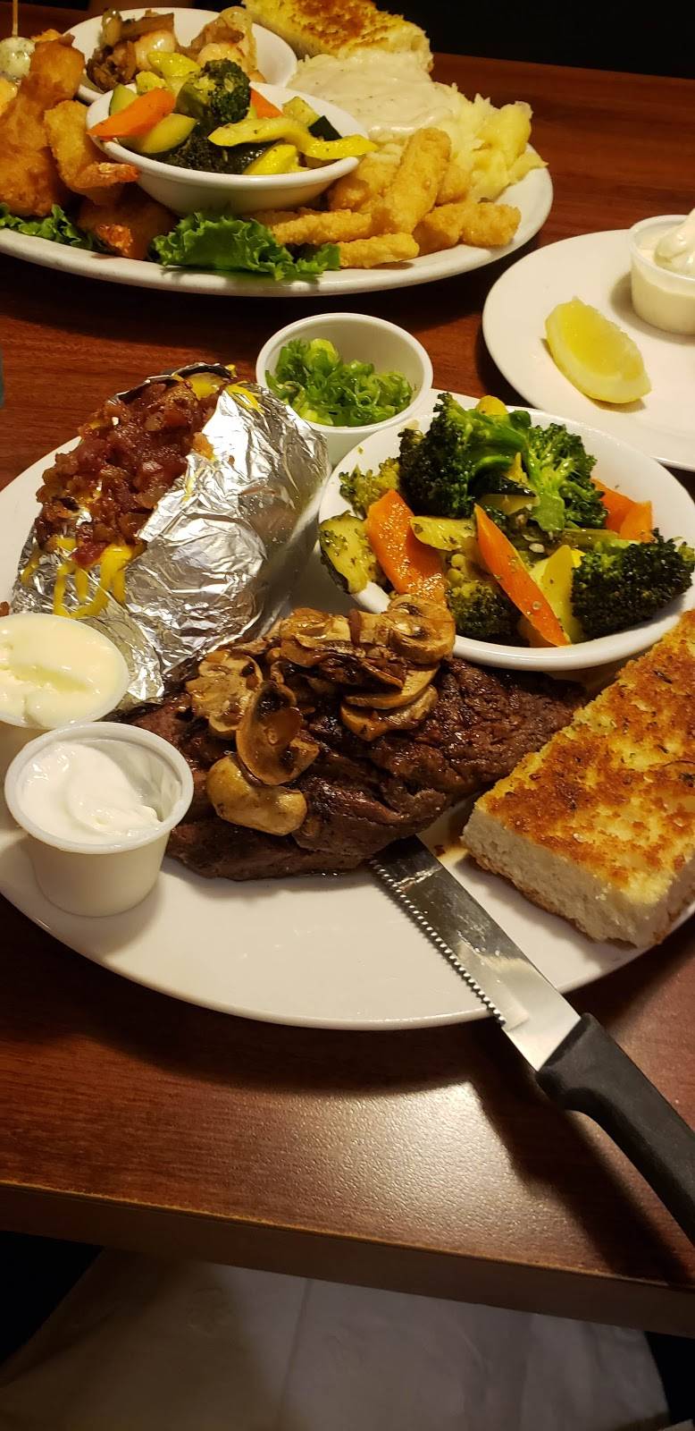 Yosemite Falls Cafe | cafe | 1455 Shaw Ave, Clovis, CA 93611, USA | 5593248456 OR +1 559-324-8456