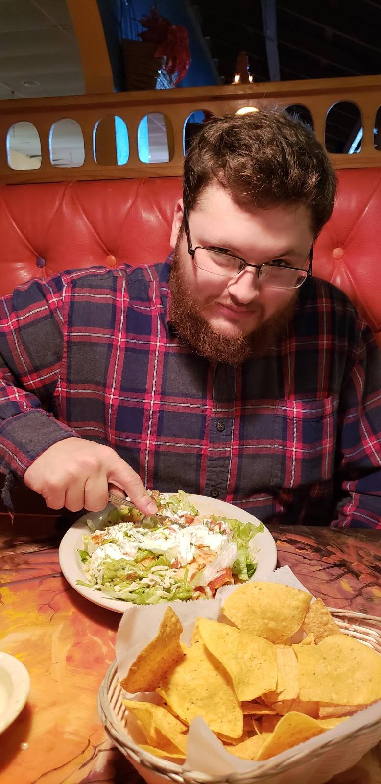 Checos Mexican Restaurant | restaurant | 405 Independence Ln, Vienna, MO 65582, USA | 5734663420 OR +1 573-466-3420