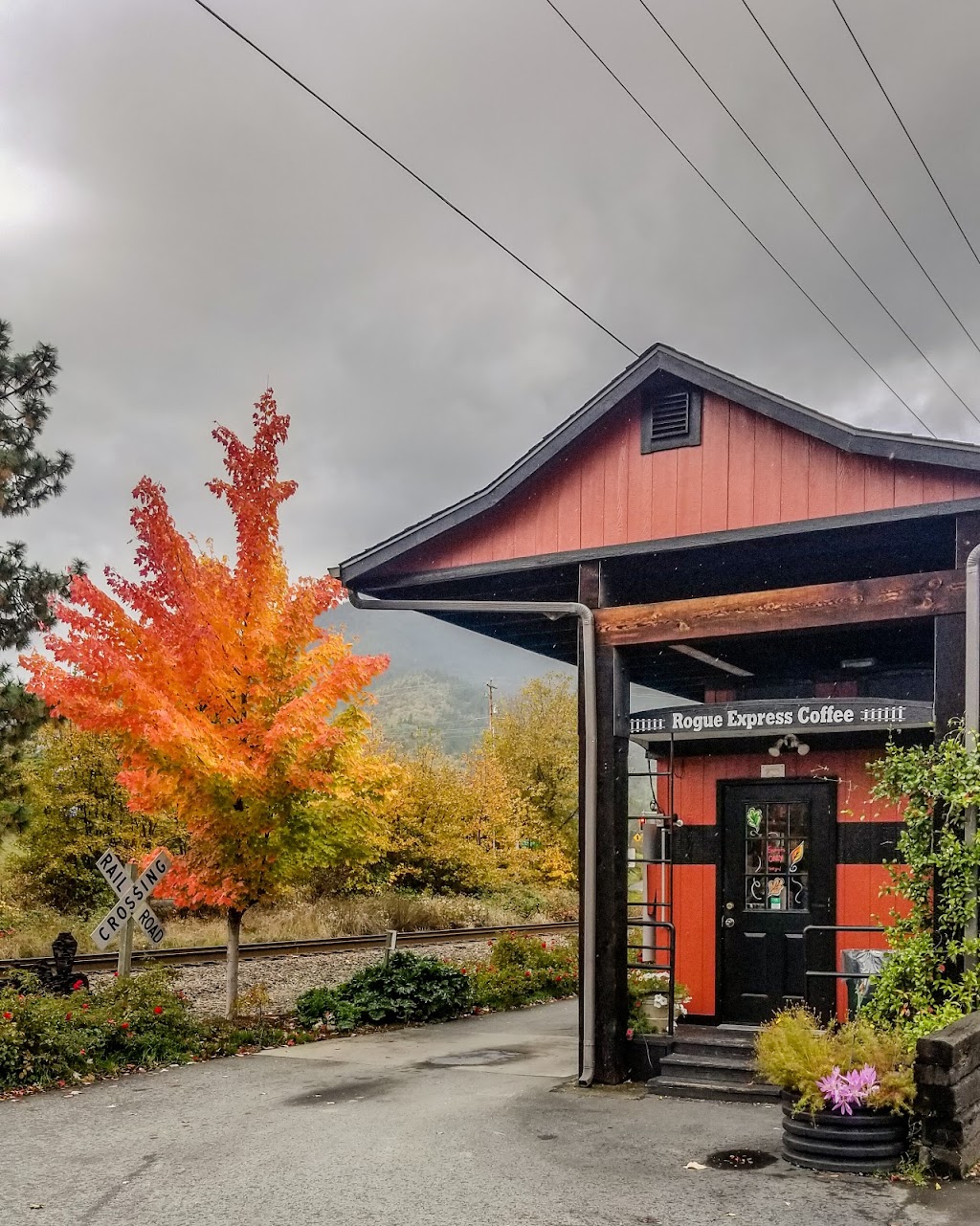 Rogue Express | restaurant | 180 Classick Dr, Rogue River, OR 97537, USA | 5415823642 OR +1 541-582-3642
