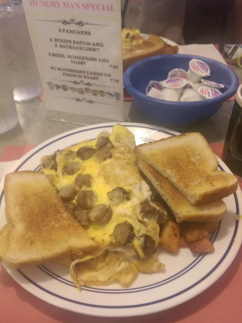 Maddies | restaurant | 395 Main St, East Hartford, CT 06118, USA | 8605697339 OR +1 860-569-7339