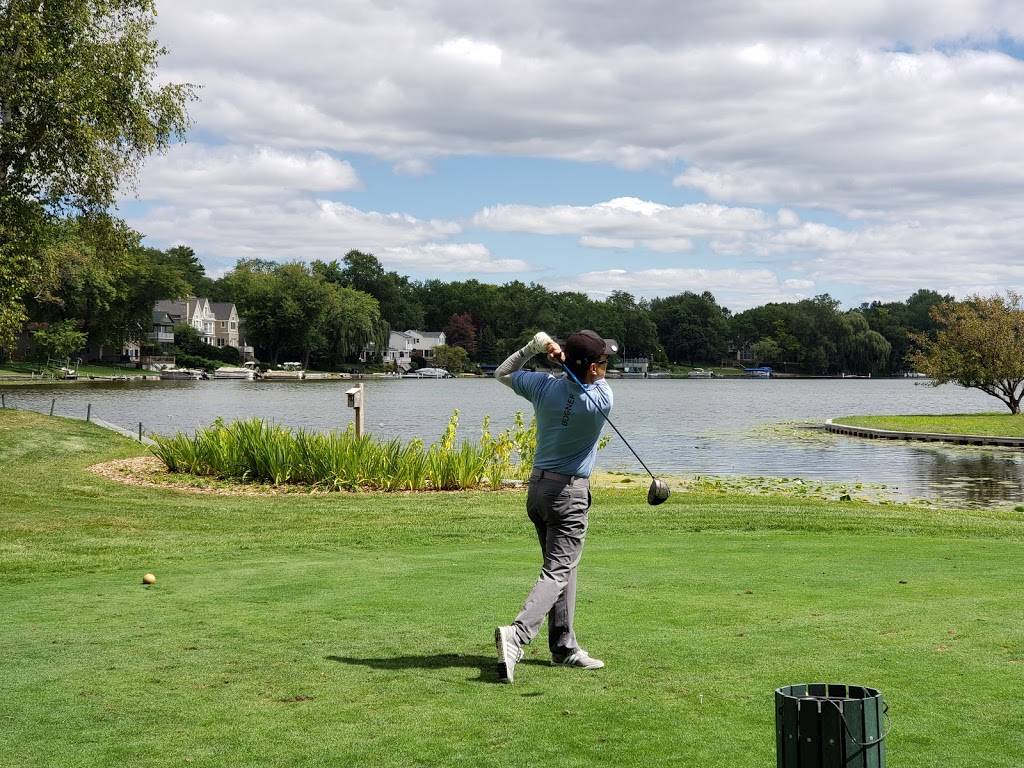 Bay Pointe Golf Club | restaurant | 4001 Haggerty Rd, West Bloomfield Township, MI 48323, USA | 2483600603 OR +1 248-360-0603