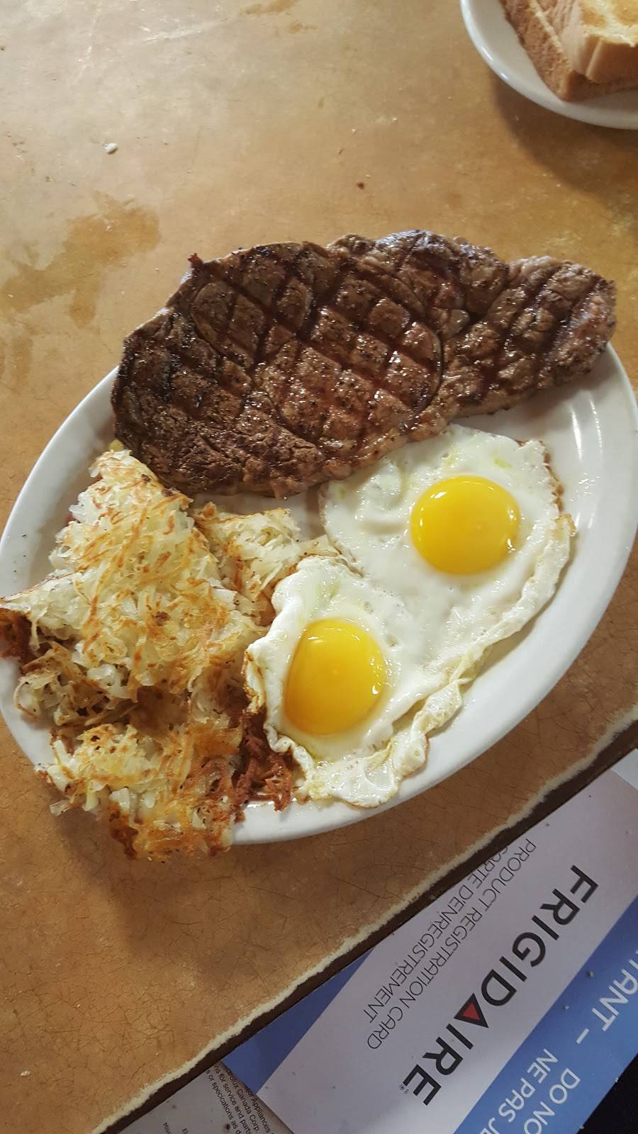 Everyones East End Grill | restaurant | 566 N Brush College Rd, Decatur, IL 62521, USA | 2173308931 OR +1 217-330-8931