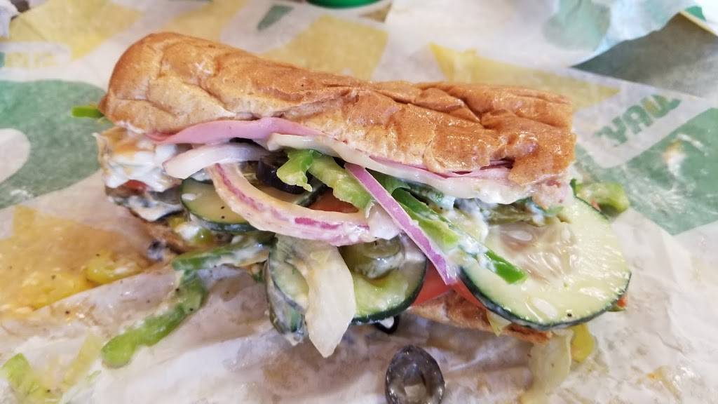 Subway | restaurant | 2706 W Gore Blvd, Lawton, OK 73505, USA | 5803531175 OR +1 580-353-1175