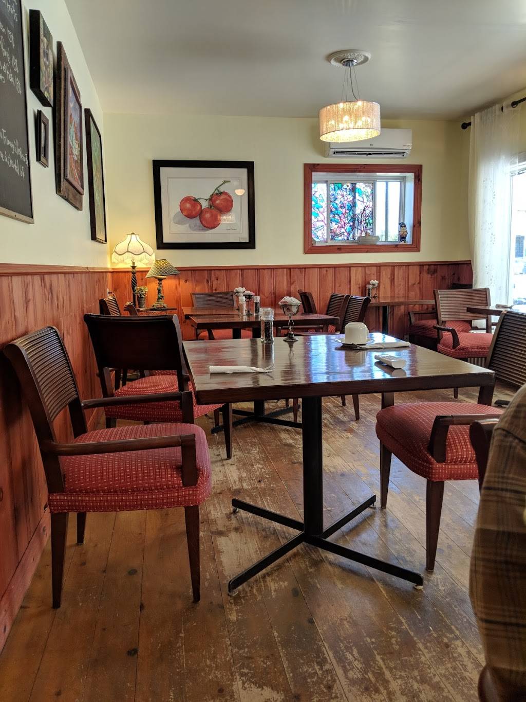 Le Café Entre Amis | restaurant | 491 Rue Notre Dame, Montebello, QC J0V 1L0, Canada | 8196645332 OR +1 819-664-5332