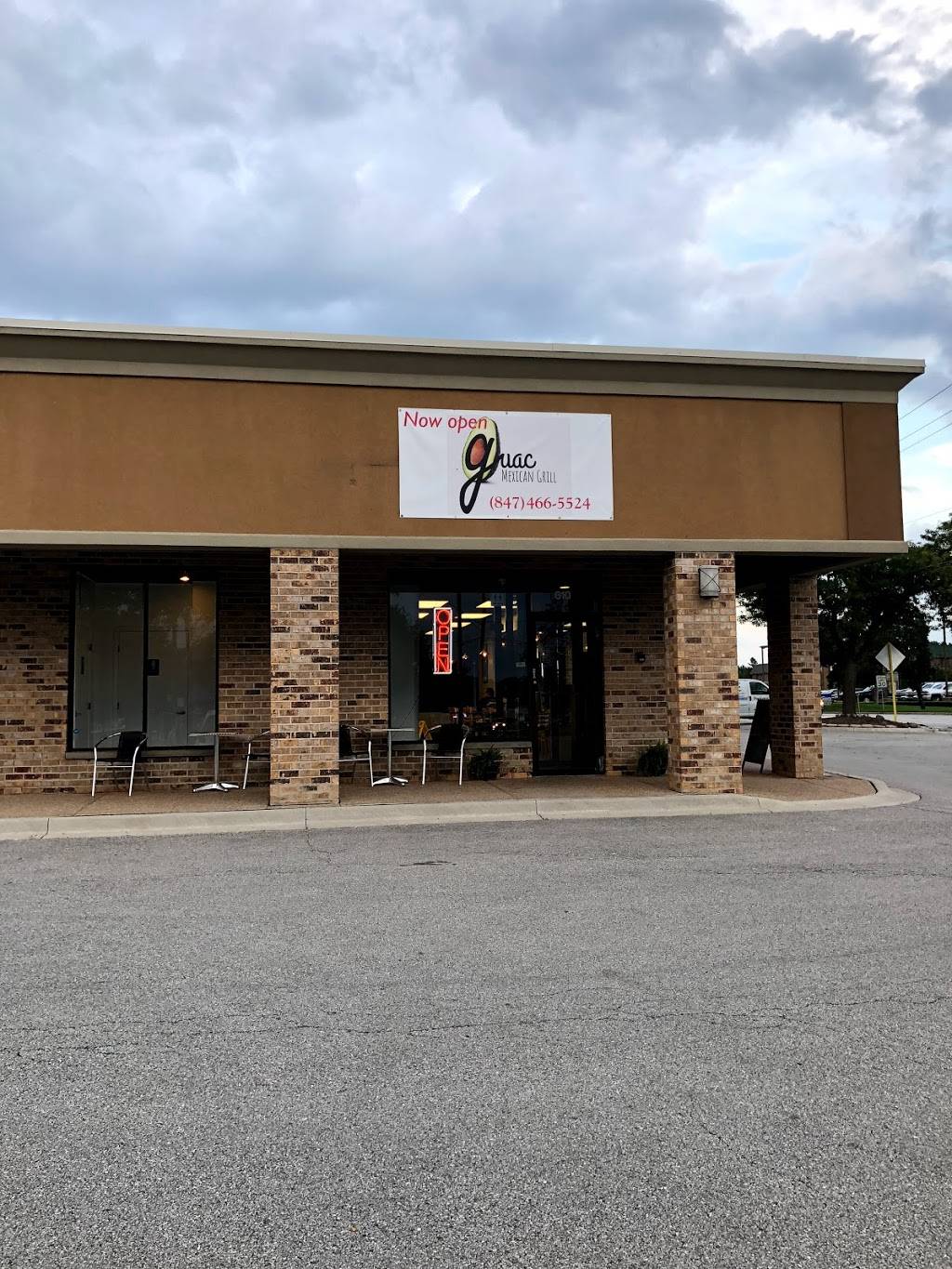 Guac Mexican Grill | restaurant | 616 E Irving Park Rd, Roselle, IL 60172, USA | 8474665524 OR +1 847-466-5524