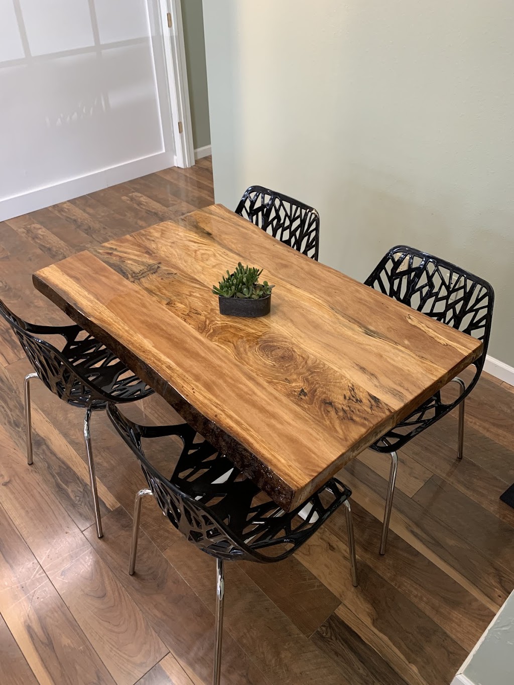 Love Greens | restaurant | 121 E Van Buren, Eureka Springs, AR 72632, USA | 4793636050 OR +1 479-363-6050