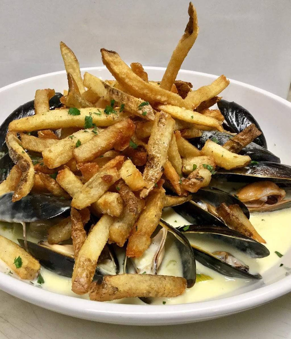 The Revival Craft Kitchen and Bar | restaurant | 219 Main St, East Greenwich, RI 02818, USA | 4013363747 OR +1 401-336-3747