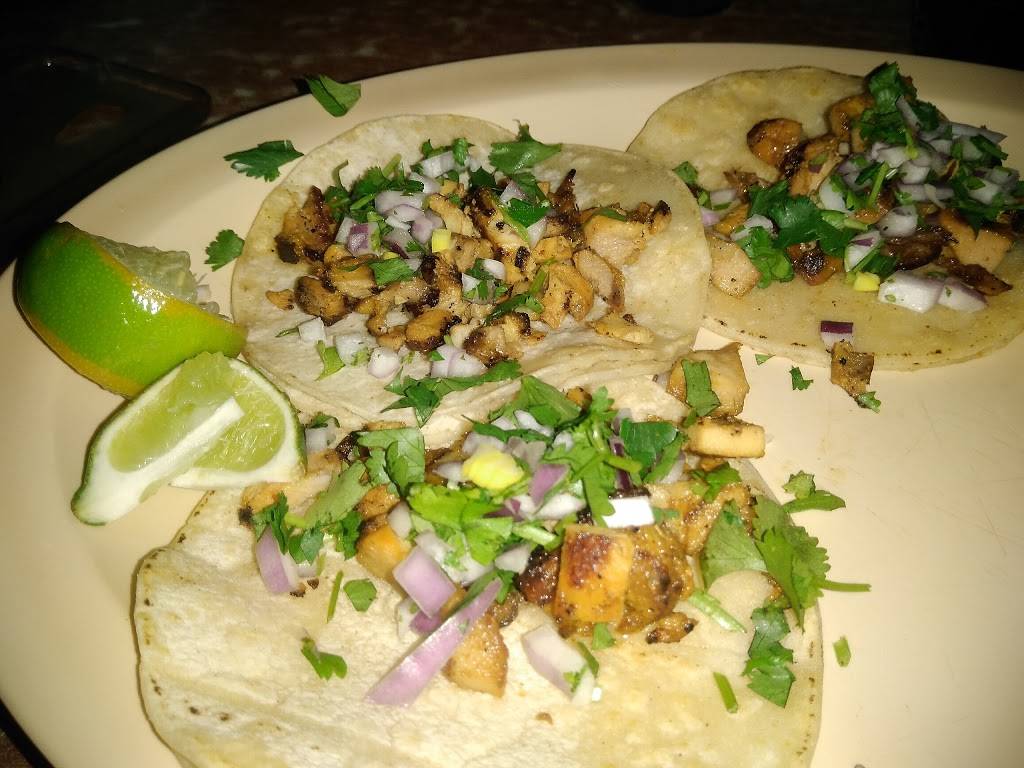 Roadhouse Bar & Grill | restaurant | 3103 W 190th St, Torrance, CA 90504, USA | 3103236603 OR +1 310-323-6603