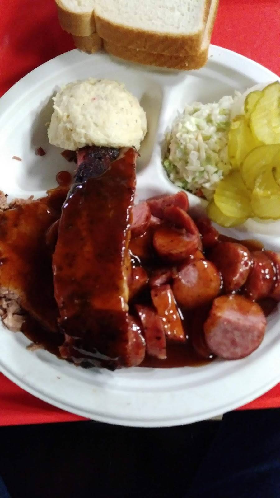 Brians Bar-B-Q | restaurant | 151 Commerce St, Clute, TX 77531, USA | 9792651232 OR +1 979-265-1232