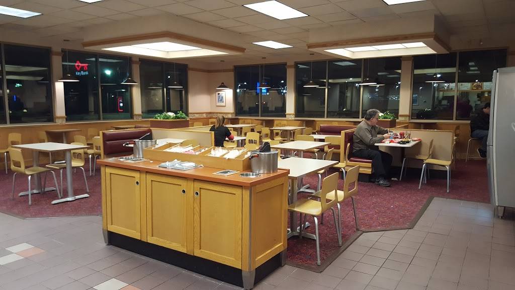 Wendys | restaurant | 240 Maine Mall Rd, South Portland, ME 04106, USA | 2077727656 OR +1 207-772-7656