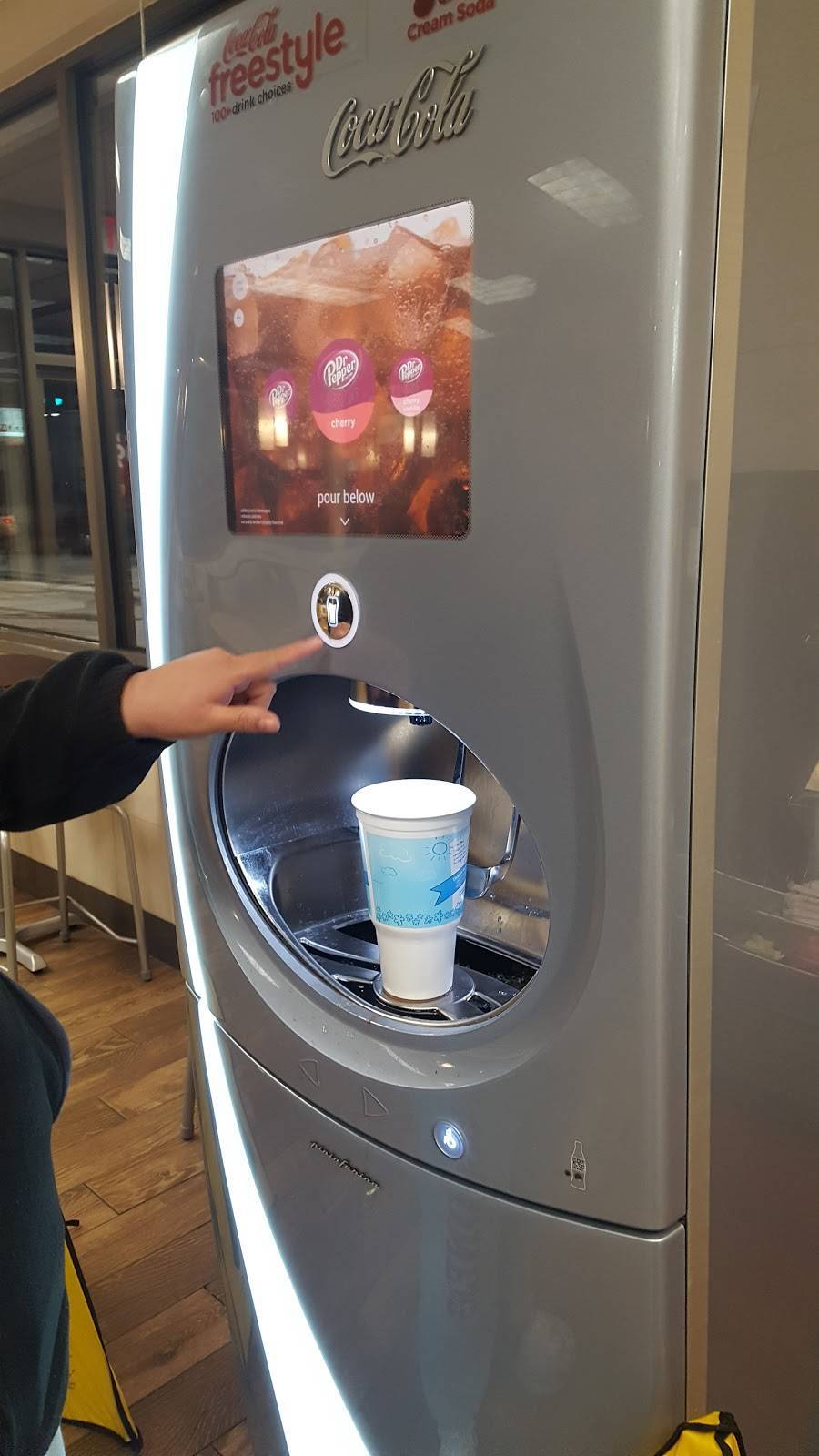 Wendys | restaurant | 200 Shawnee Mall Dr, Shawnee, OK 74804, USA | 4054324591 OR +1 405-432-4591