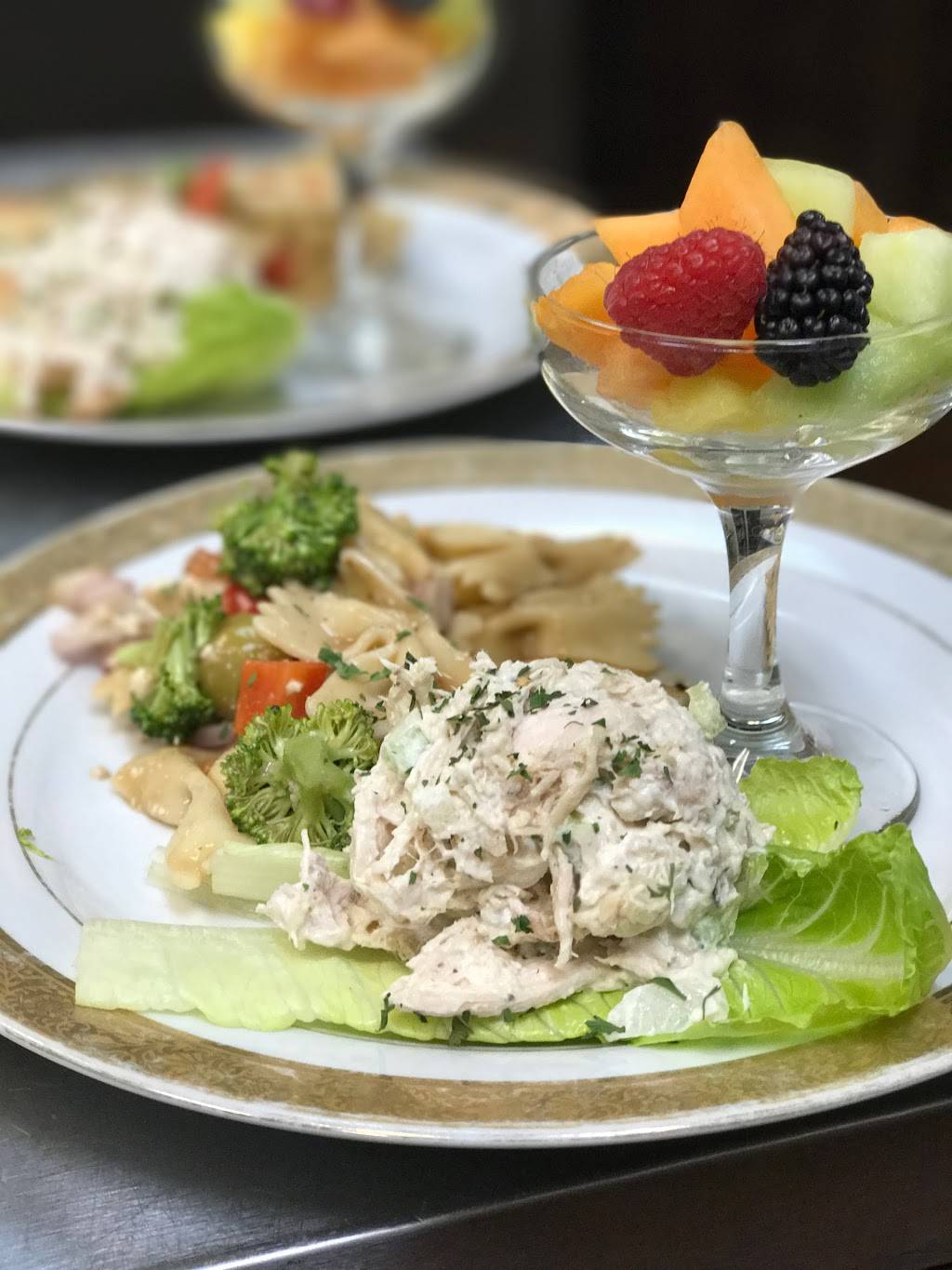 The Hilltop Restaurant | restaurant | 2030 Wells Rd, Orange Park, FL 32073, USA | 9042725959 OR +1 904-272-5959