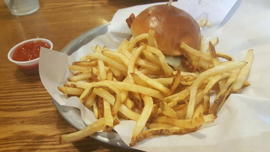 Burger MooVment | restaurant | 7512 W North Ave, Elmwood Park, IL 60707, USA | 7084527288 OR +1 708-452-7288