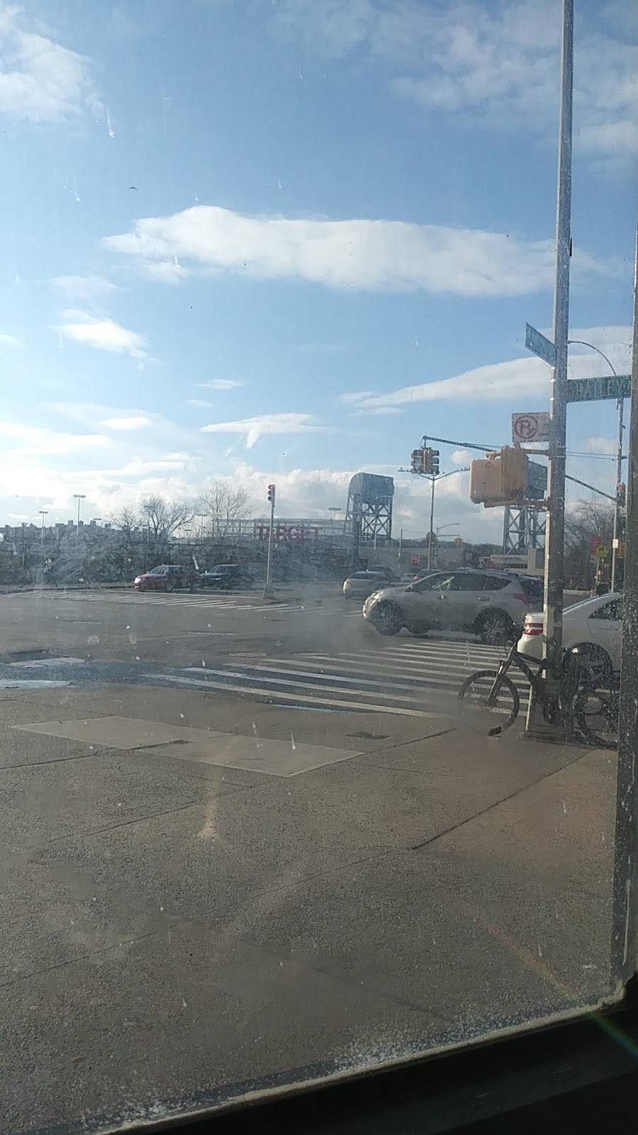 New Young Hong Kitchen | restaurant | 2800 Bailey Ave #271, Bronx, NY 10463, USA | 7185490030 OR +1 718-549-0030