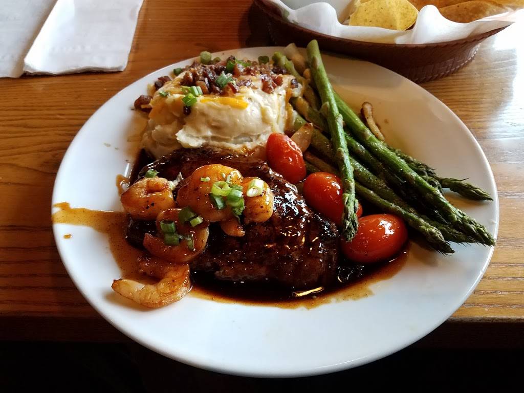 Chilis Grill & Bar | meal takeaway | 22402 N, US-281, San Antonio, TX 78259, USA | 2104813271 OR +1 210-481-3271