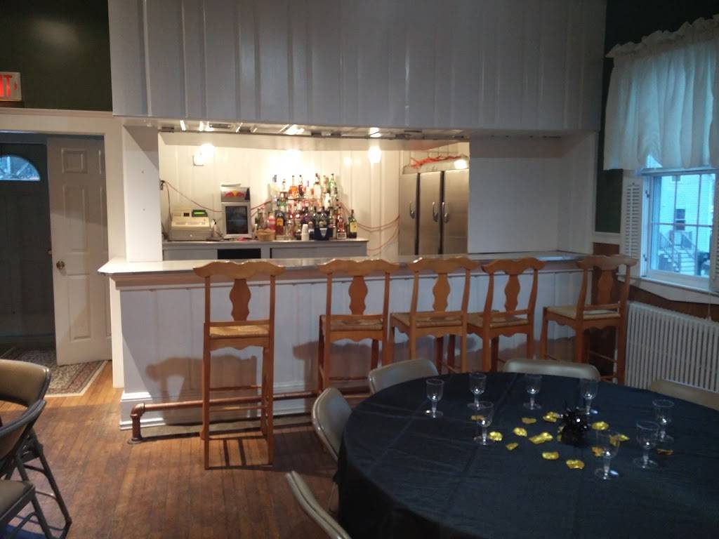 Town Crier | restaurant | 5 Maitland St, Fairhaven, MA 02719, United States | 5089928687 OR +1 508-992-8687