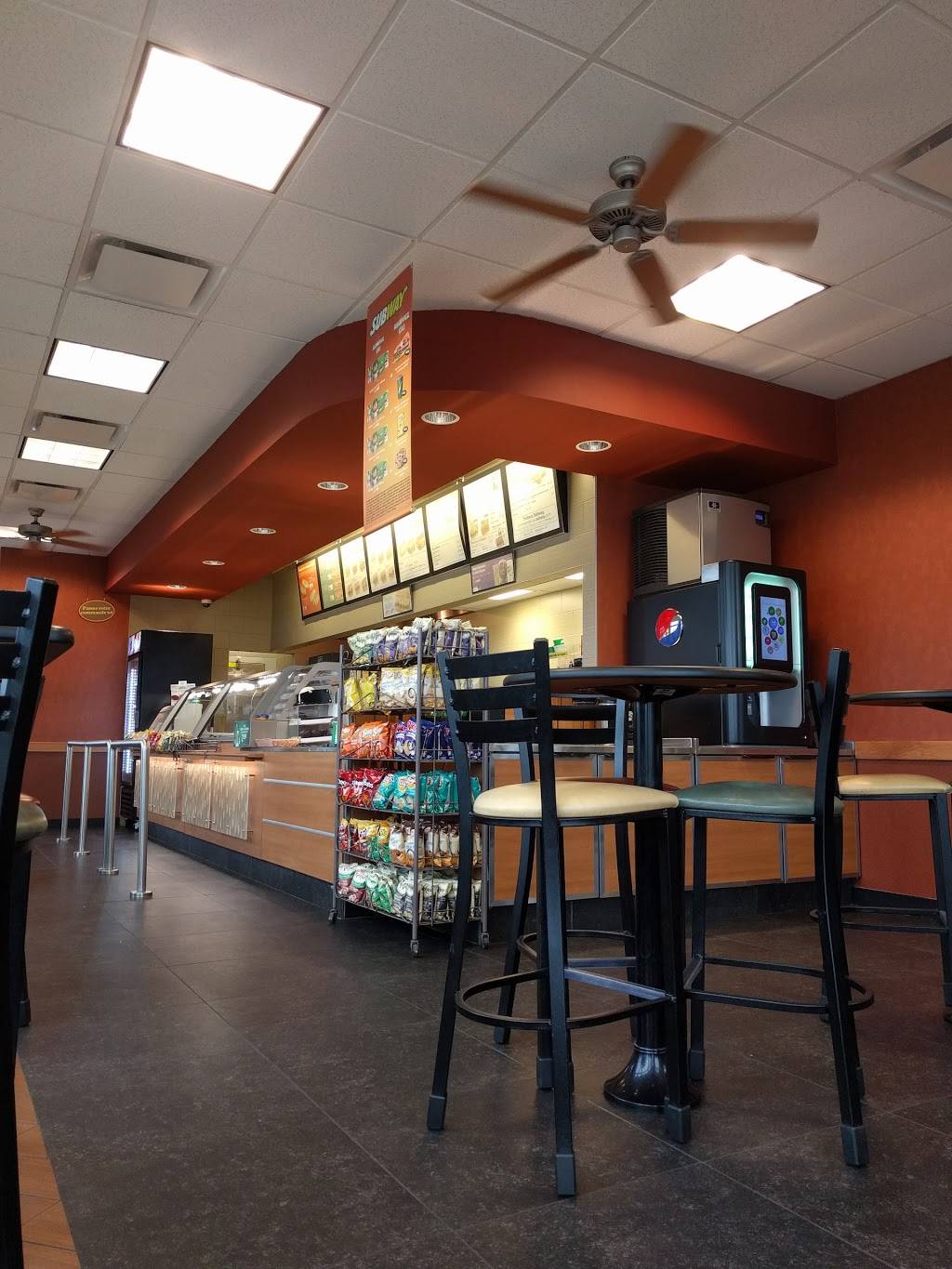 Subway | restaurant | 6971, D, Chemin de la Côte-de-Liesse, Saint-Laurent, QC H4T 1Z3, Canada | 5145085883 OR +1 514-508-5883