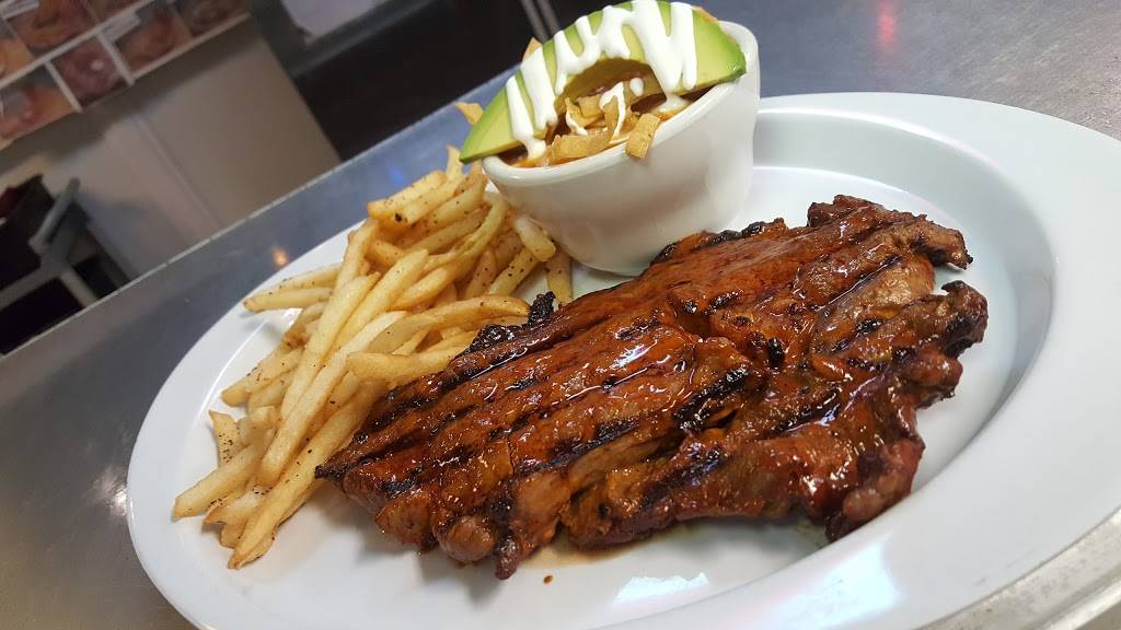 Chulas Sports Cantina | night club | 11095 East Fwy, Houston, TX 77029, USA | 7134557300 OR +1 713-455-7300