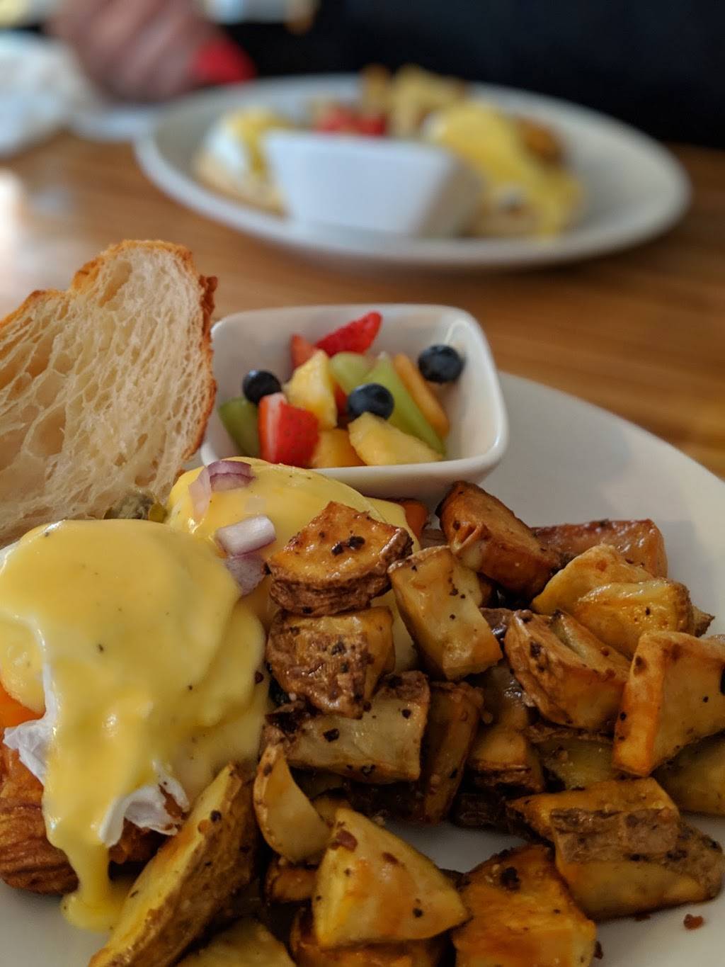 Berry Hill Food Company | restaurant | 82 King St W, Oshawa, ON L1H 1A6, Canada | 9052409055 OR +1 905-240-9055