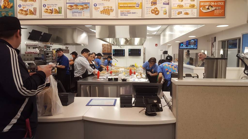 White Castle | restaurant | 490 Sunrise Hwy, Lynbrook, NY 11563, USA | 5165938542 OR +1 516-593-8542