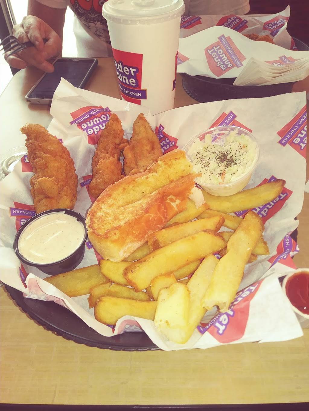 Tender Towne | restaurant | 700 Loveland Madeira Rd, Loveland, OH 45140, USA | 5133343000 OR +1 513-334-3000