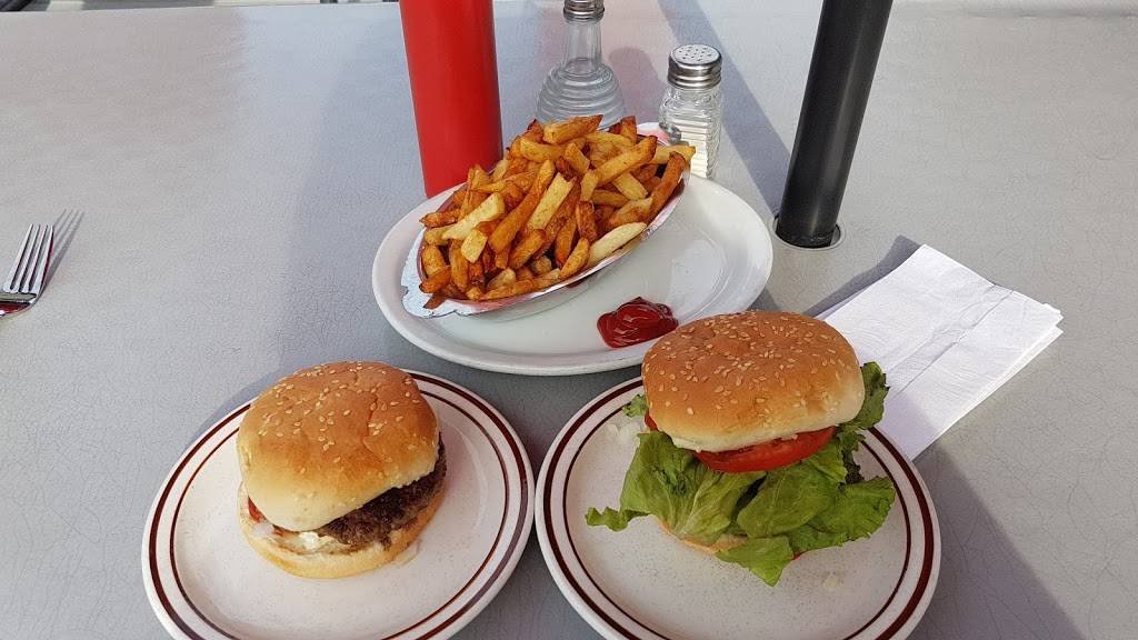 Casse Croute Chez Mom Patate | restaurant | 280 Rue Principale, Plaisance, QC J0V 1S0, Canada | 8194276562 OR +1 819-427-6562