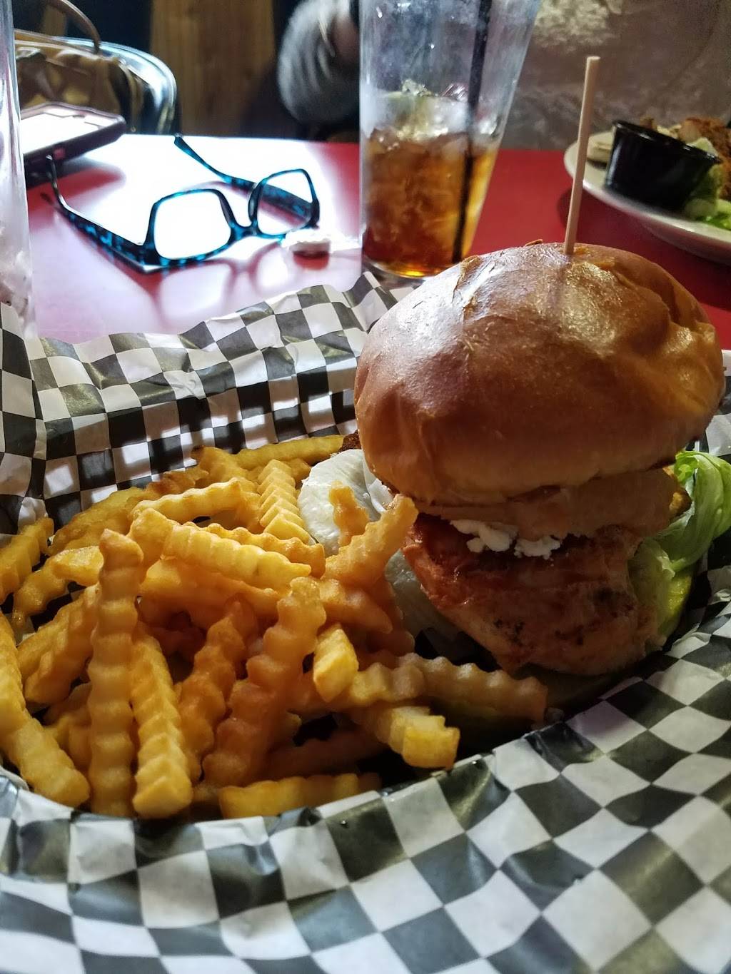 Paulies Pub and Eatery | restaurant | 8031 W Greenfield Ave, West Allis, WI 53214, USA | 4143951712 OR +1 414-395-1712