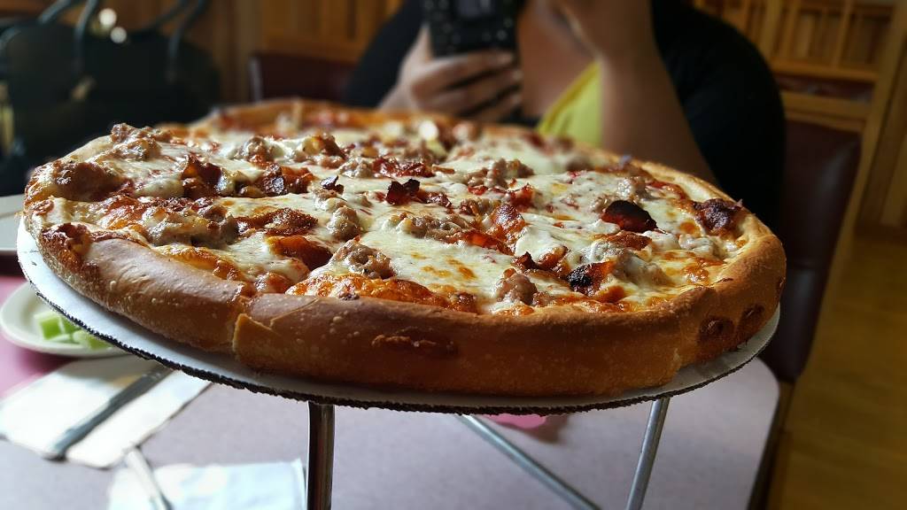 Beacon Falls Pizza Palace | restaurant | 125 S Main St, Beacon Falls, CT 06403, USA | 2037238705 OR +1 203-723-8705