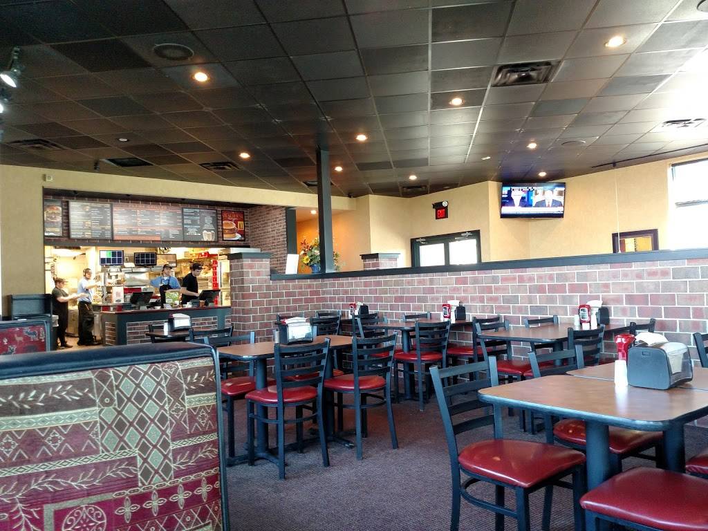 Back Yard Burgers | restaurant | 8500 Andermatt Dr, Lincoln, NE 68526, USA | 4024894300 OR +1 402-489-4300