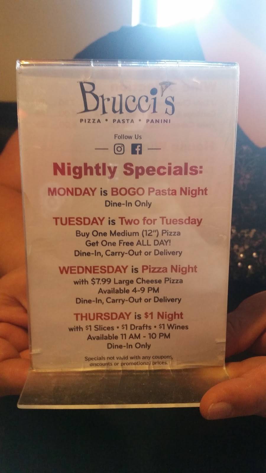 Bruccis Pizza | restaurant | 880 A1A N Ste 8, Ponte Vedra Beach, FL 32082, USA | 9042807677 OR +1 904-280-7677