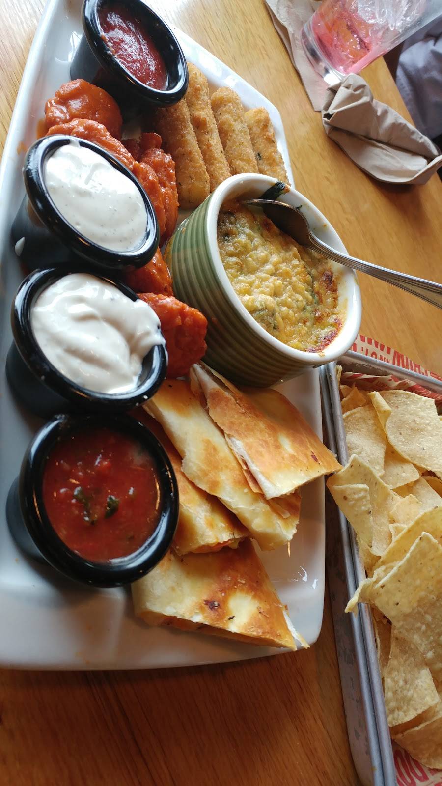 Applebees Grill + Bar | restaurant | 1753 S Robert St, West St Paul, MN 55118, USA | 6514570530 OR +1 651-457-0530