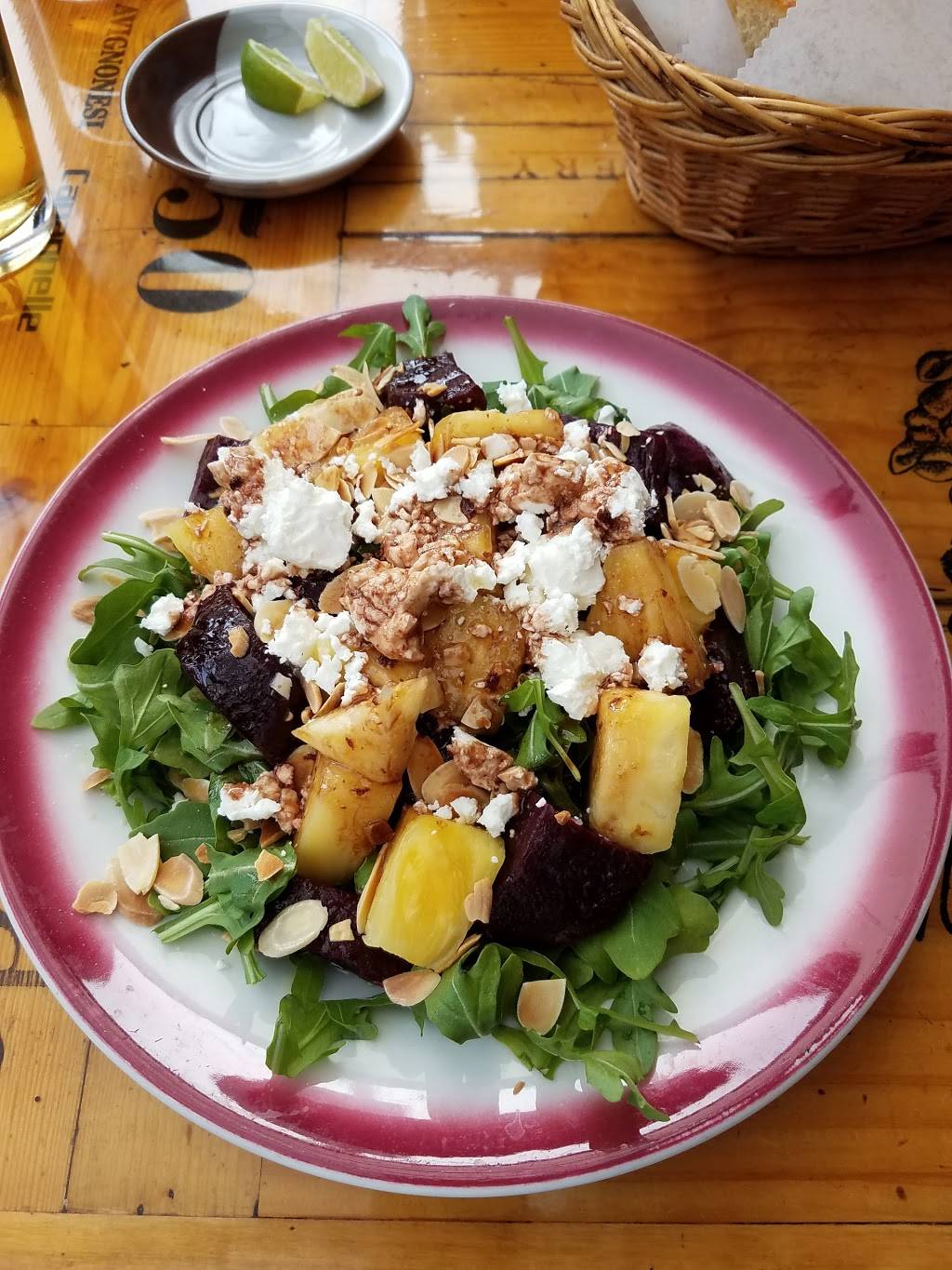 Sacs Place | restaurant | 2541 Broadway, Queens, NY 11106, USA | 7182045002 OR +1 718-204-5002