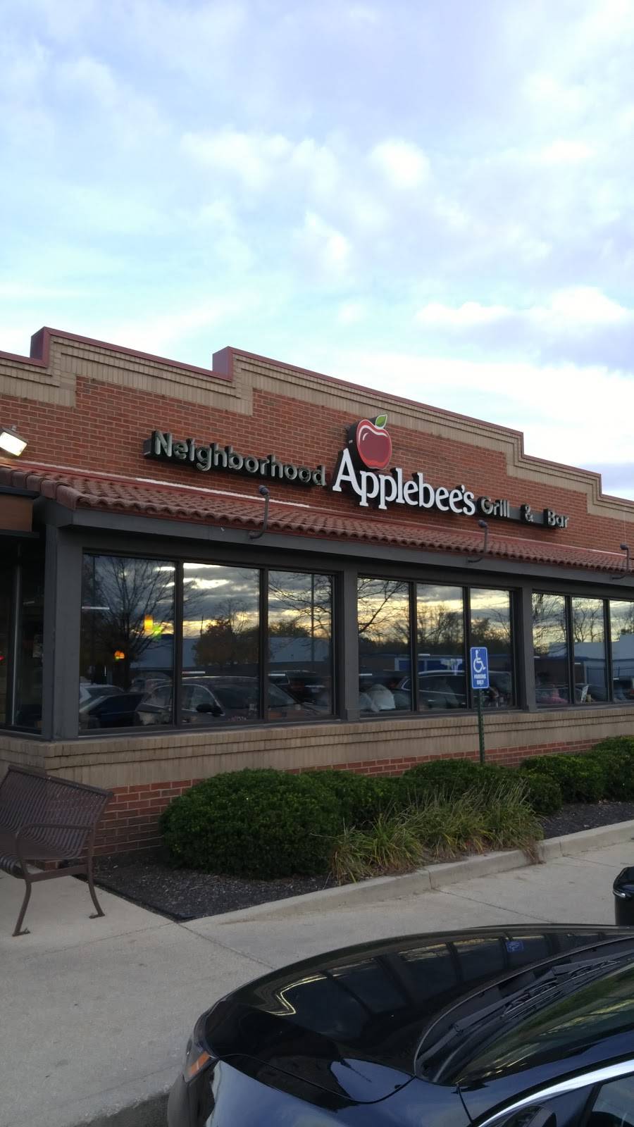 Applebees Grill + Bar | restaurant | 7345 E Washington St, Indianapolis, IN 46219, USA | 3173759007 OR +1 317-375-9007
