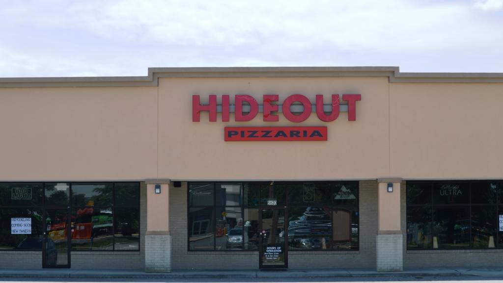 Hideout Pizzaria | restaurant | 5620 Barrett Ln, Louisville, KY 40272, USA | 5027423145 OR +1 502-742-3145