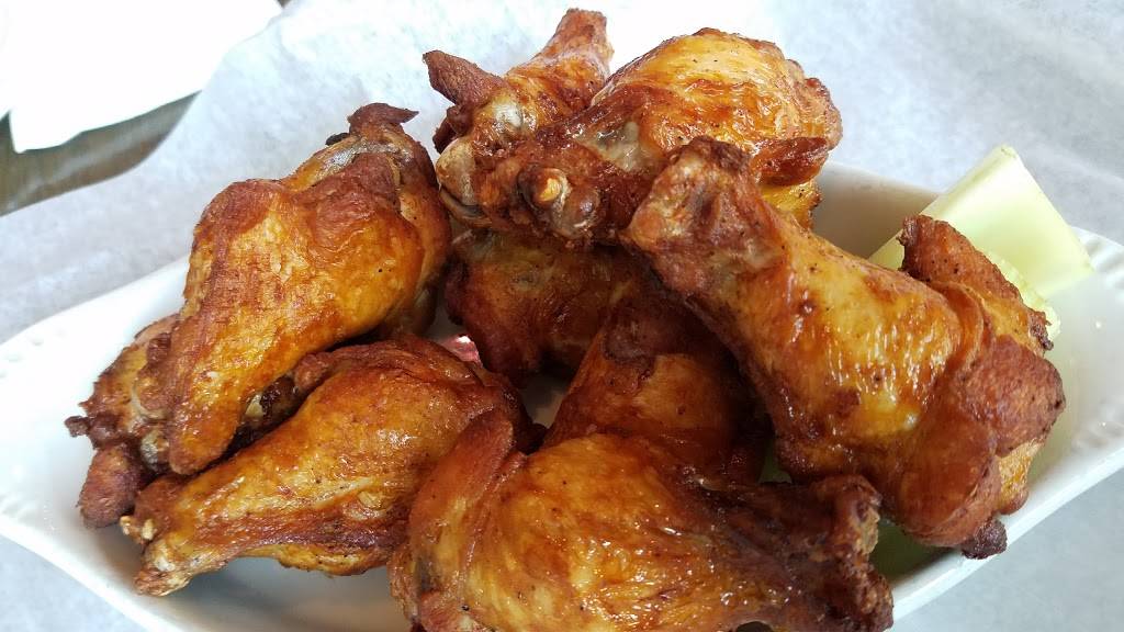 Quintons Bar & Deli | restaurant | 215 E Washington St, Iowa City, IA 52240, USA | 3193547074 OR +1 319-354-7074