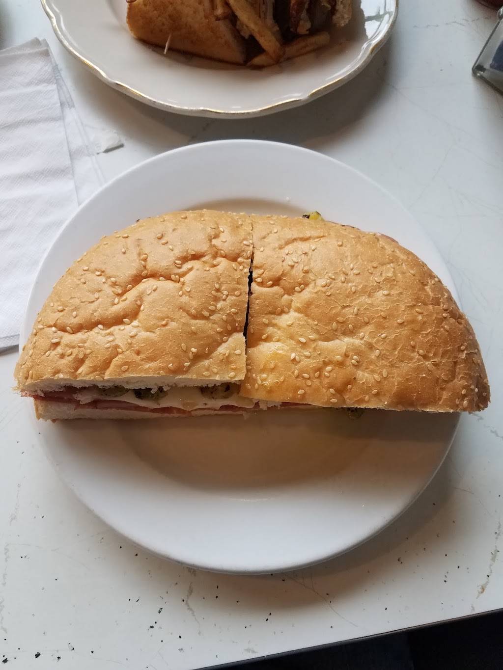 Dinos Grill | restaurant | 645 N McLean Blvd, Memphis, TN 38107, USA | 9012789127 OR +1 901-278-9127