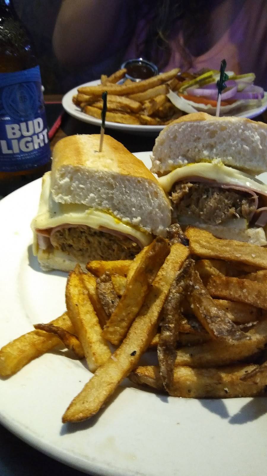 PapaGs Sports Bar & Grill | restaurant | 2900 Hwy 121, Bedford, TX 76021, USA | 8173544140 OR +1 817-354-4140