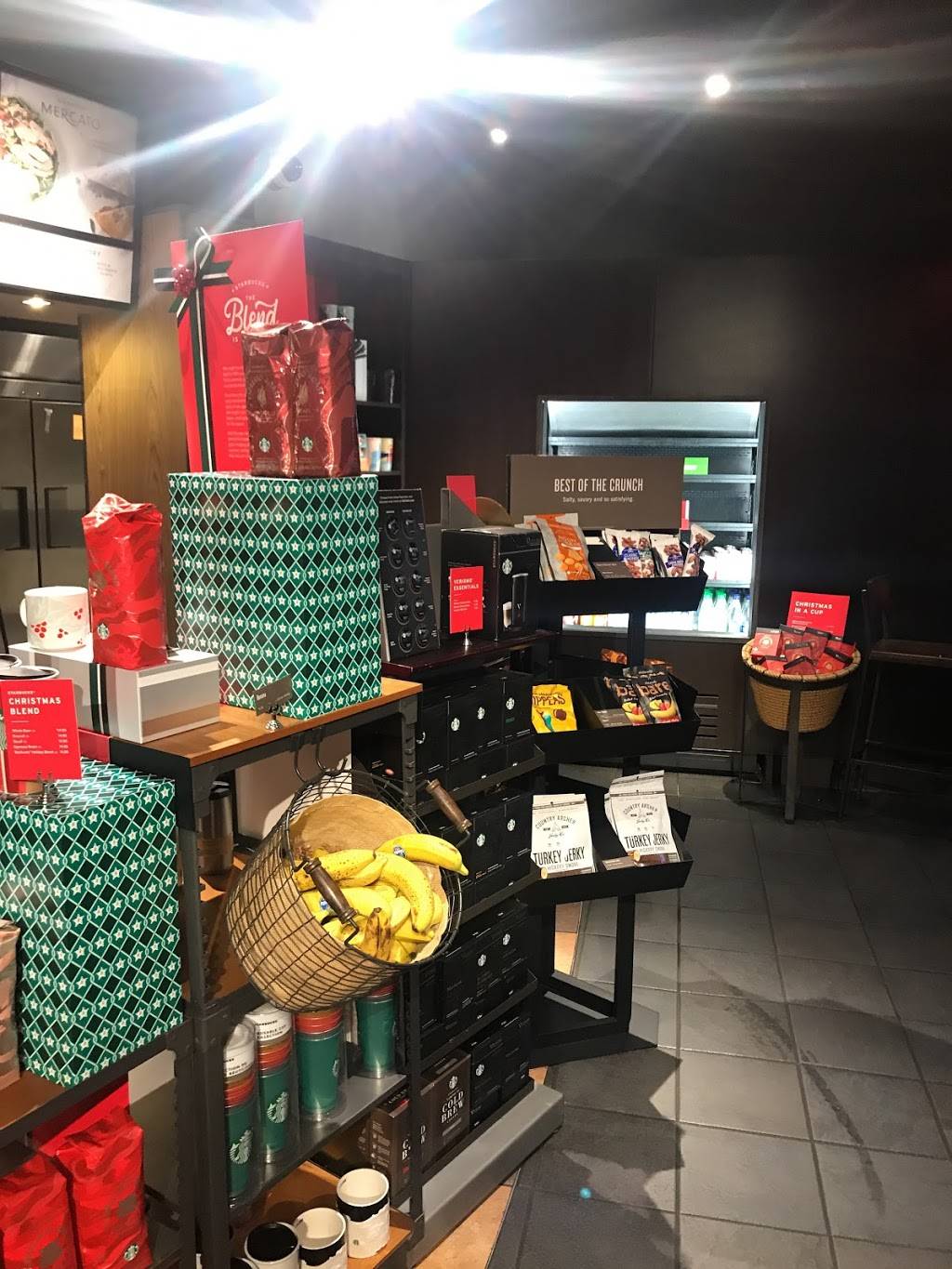 Starbucks | cafe | 1900 N Highland Ave #1, Hollywood, CA 90068, USA | 3238507360 OR +1 323-850-7360